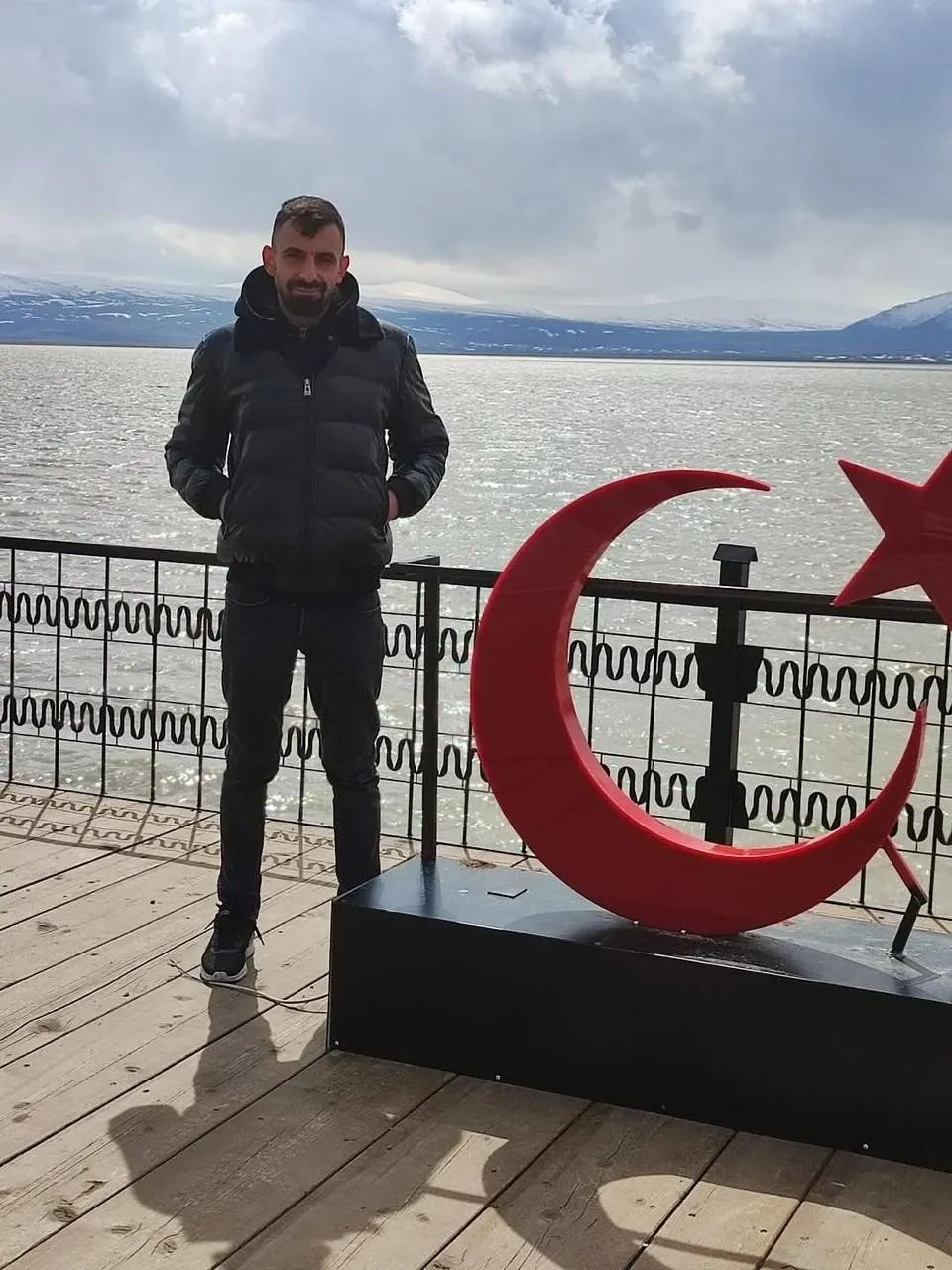 Husumetlisi tarafından sokak ortasında öldürüldü