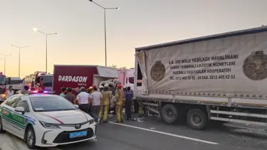 Kuzey Marmara Otoyolu'nda feci kaza: 2 TIR, bir kamyon birbirine girdi