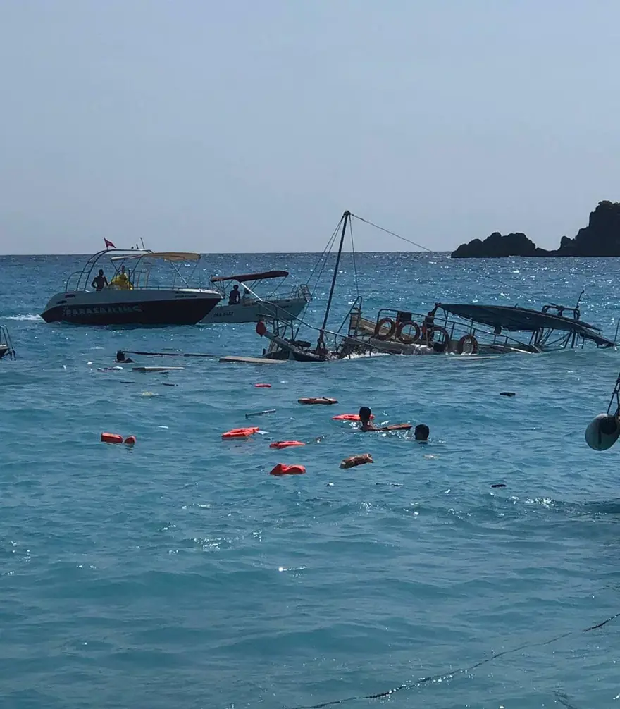 Fethiye'de tur teknesi battı 3 Fethiye'de tur teknesi battı 3