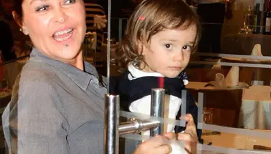 Hülya Avşar: Torun birkaç sene sonra normal bence