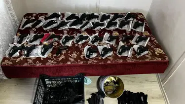 Gaziantep'te bir el bombası ile 45 silah ele geçirildi