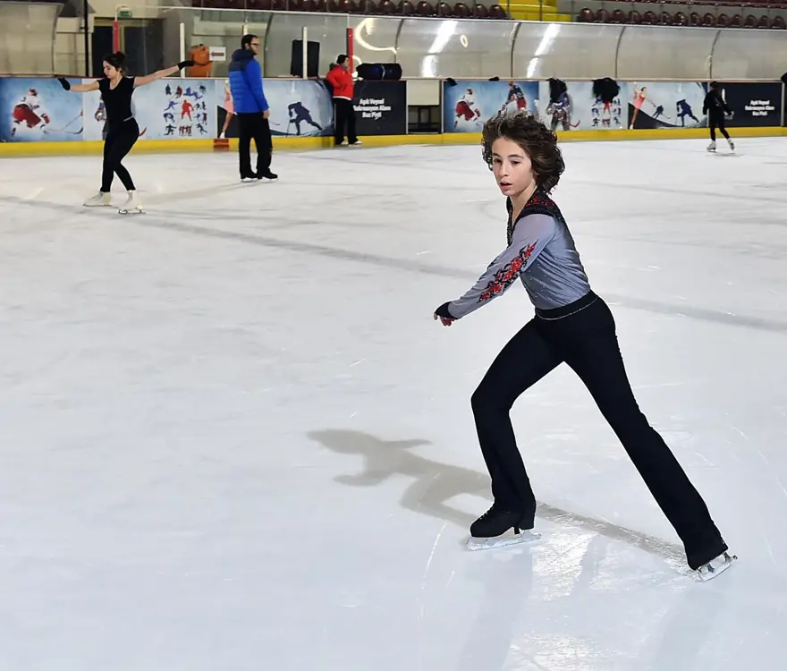 "Altın Çocuk" Efe Çetiz 1 "Altın Çocuk" Efe Çetiz 1