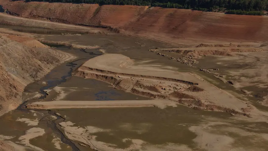 BU GECE YAĞMUR GELİYOR 4