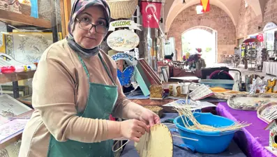 450 yıllık külliyede aile ekonomisine katkı sağlıyorlar: 60 dükkanı da kadınlar işletiyor