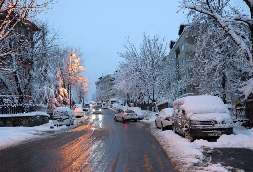 İstanbul'da kar yağışı devam ediyor (AKOM ilçe ilçe kar kalınlıklarını paylaştı) 38