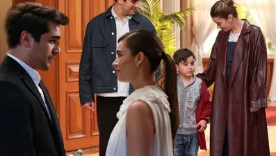 Yalı Çapkını setinden yeni kareler: Seyran ve Duru yan yana