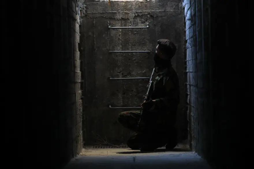 Kasalarla dolu tüneller, kilitli zırhlı kapılar: Esad'ın kardeşinin Suriye'deki gizemli odaları bulundu 6 Kasalarla dolu tüneller, kilitli zırhlı kapılar: Esad'ın kardeşinin Suriye'deki gizemli odaları bulundu 6