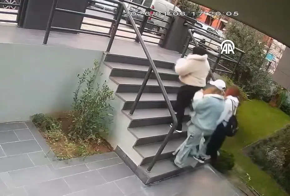 Birinin 31 diğerinin 30 suç kaydı var! Milyonluk hırsızlığın zanlıları Bağdat Caddesi’nde yakalandı