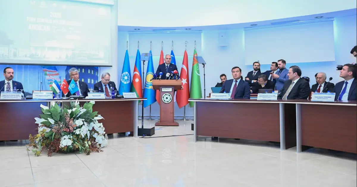 Bakan Ersoy'dan dijital çağ uyarısı. Gönüllü kültürel yozlaşmaya dikkat çekti