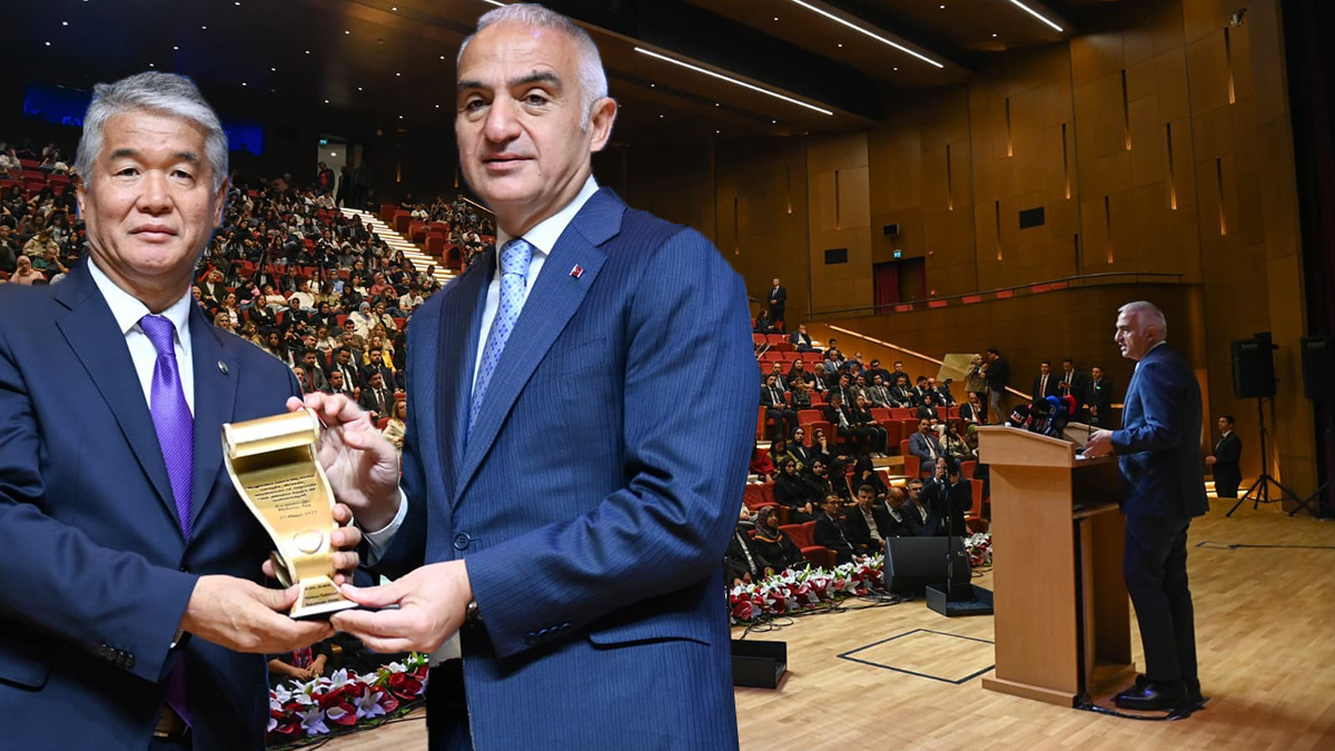 Bakan Ersoy'dan gençlere çağrı. "Diline sahip çıkan millet geleceğine sahip çıkar"
