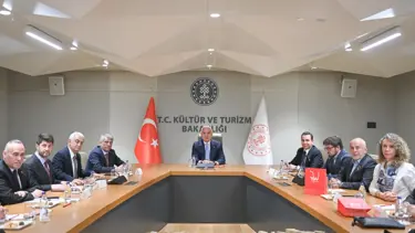 Külçeşit ve Turizm Bakanı Ersoy'dan 2026 turizmi için eleştirel toplantı