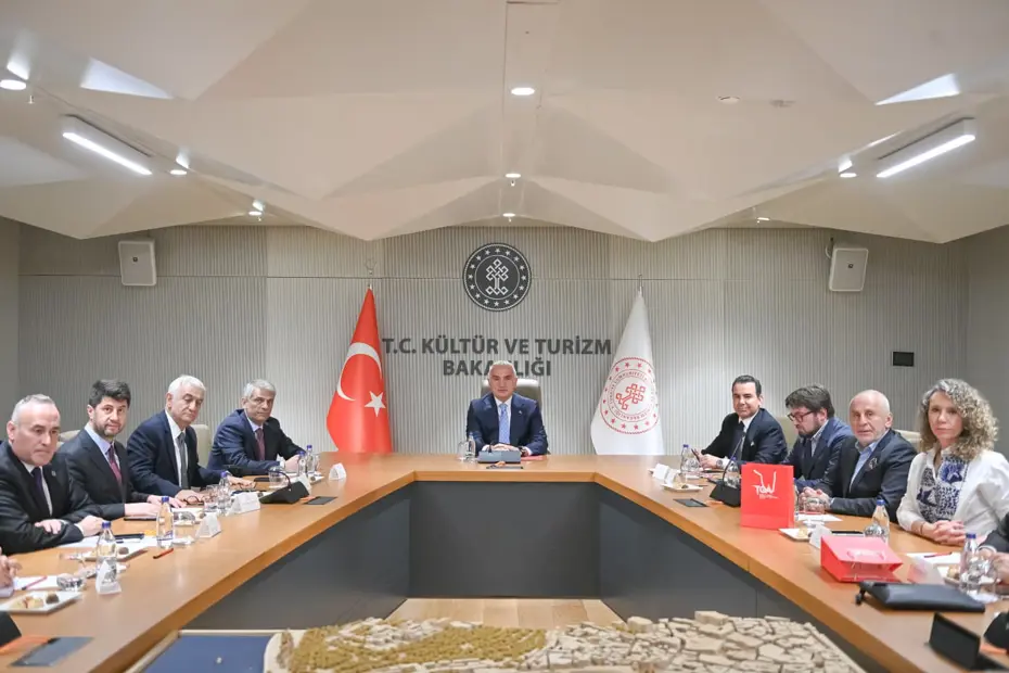 Kültür ve Turizm Bakanı Ersoy’dan 2026 turizmi için kritik toplantı