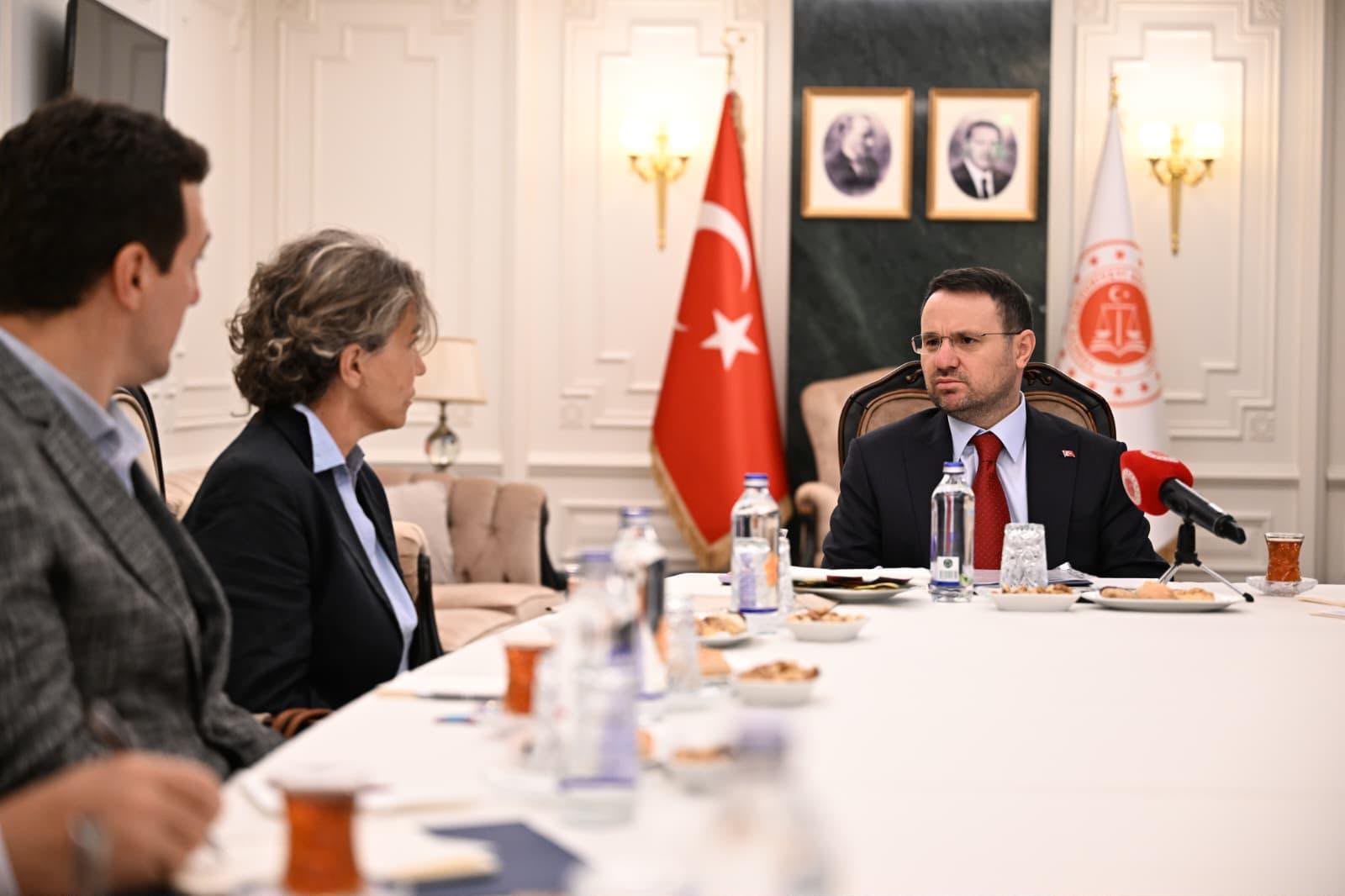 Aile, Bakan Gürlek'le görüştü. Eski Özel Harekat Daire Başkanı Behçet Oktay'ın ölümüyle ilgili neler biliniyor?