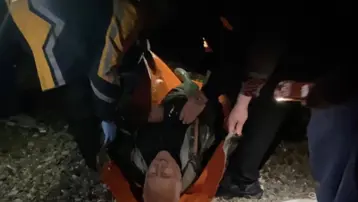 Bursa'da kayık battı: Baba ve oğlu ölümden döndü