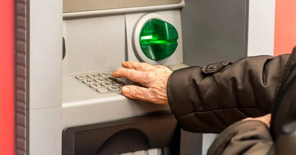 Banka "Düzgün konuşamıyorsun" dedi, yaşlı kadına dul aylığını vermedi