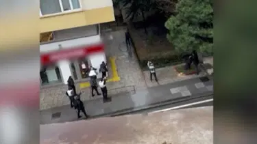 İstanbul'da bankaya korkutan baskın. Güvenlik görevlisinin silahını ele geçiren zanlı gözaltına alındı