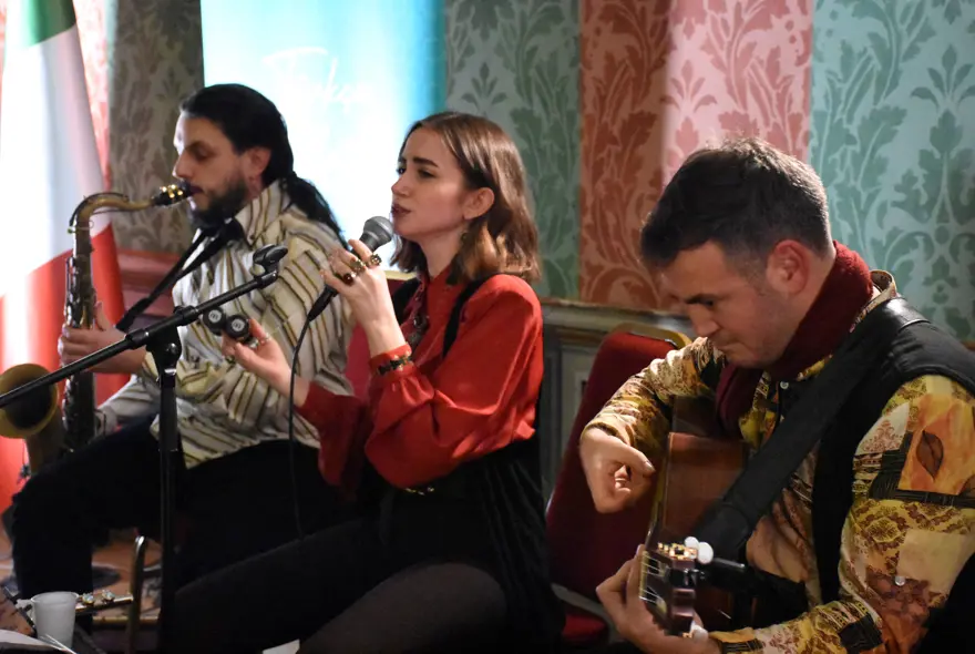 MANÇO'NUN PEK ÇOK ŞARKISI SESLENDİRİLDİ 1