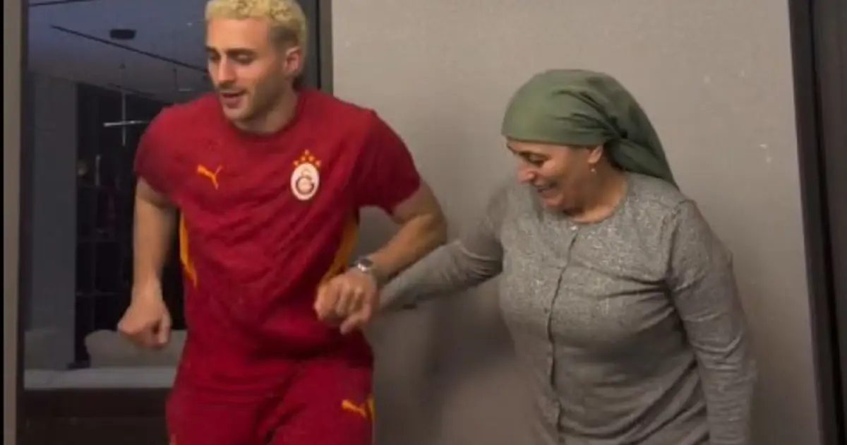 Barış Alper Yılmaz ve annesinden horon şov