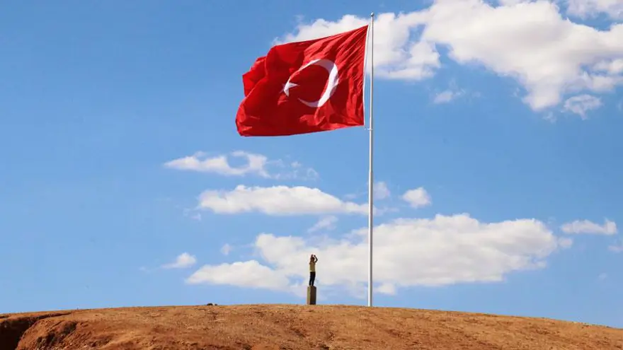10 Kasım'da bayraklar ne zaman yarıya indirilir? 
 3