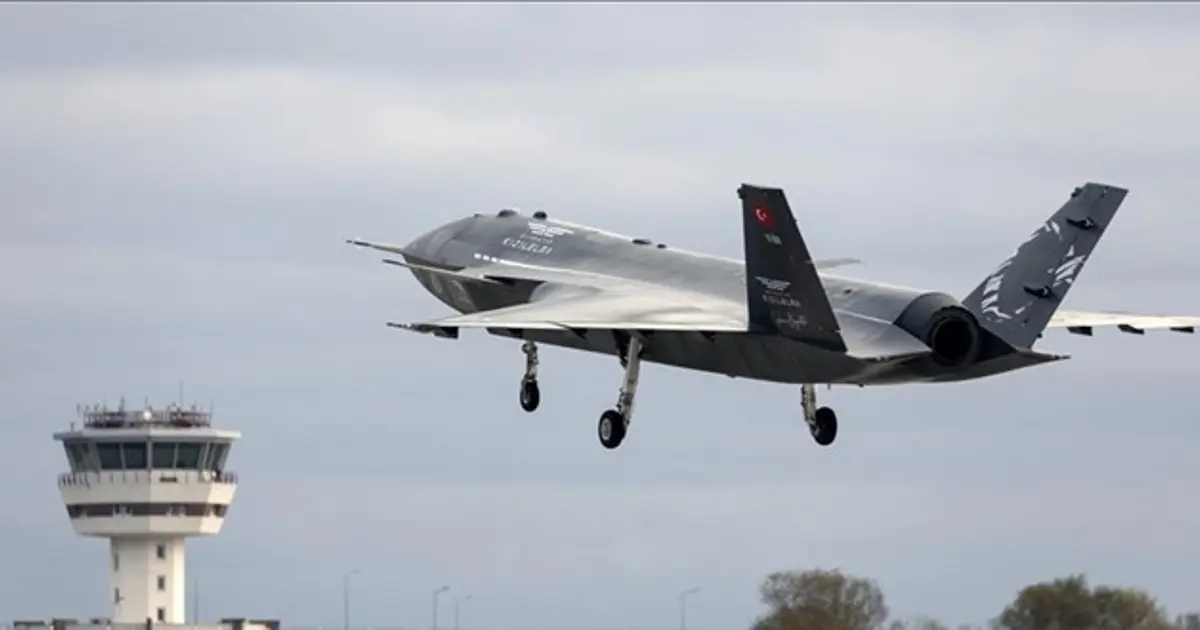 Bayraktar KIZILELMA "hava-hava" ile bir ilke imza attı