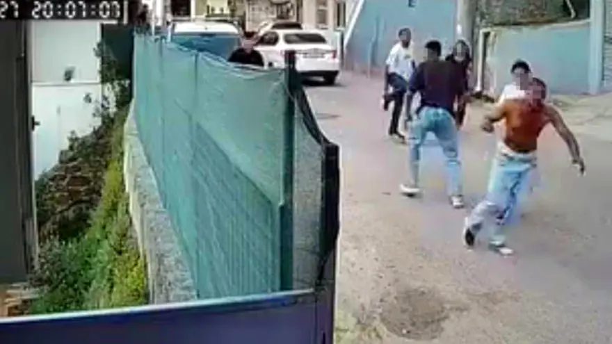 Bayram günü dehşet: Üç kişiyi bıçakladı 