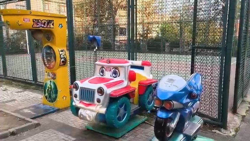 Parkta oynayan çocuklar elektrik akımına kapıldı