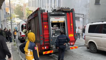 Bağcılar'da 7 katlı binada yangın