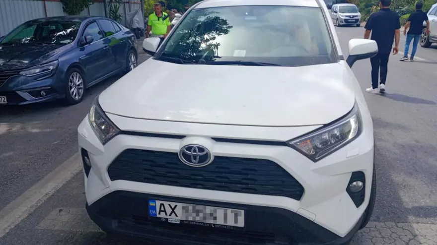 Antalya'da Rus ve Ukrayna plakalı araçlarla korsan taksicilik 5 Antalya'da Rus ve Ukrayna plakalı araçlarla korsan taksicilik 5