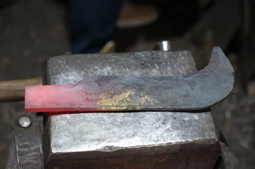 Bu işi yapan 2 kişi kaldı: Unutulmaya yüz tutmuş mesleğini 30 yıldır sürdürüyor 4