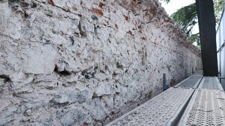 770 METRE UZUNLUĞUNDA 6 METRE YÜKSEKLİĞİNDE DUVARLAR 3