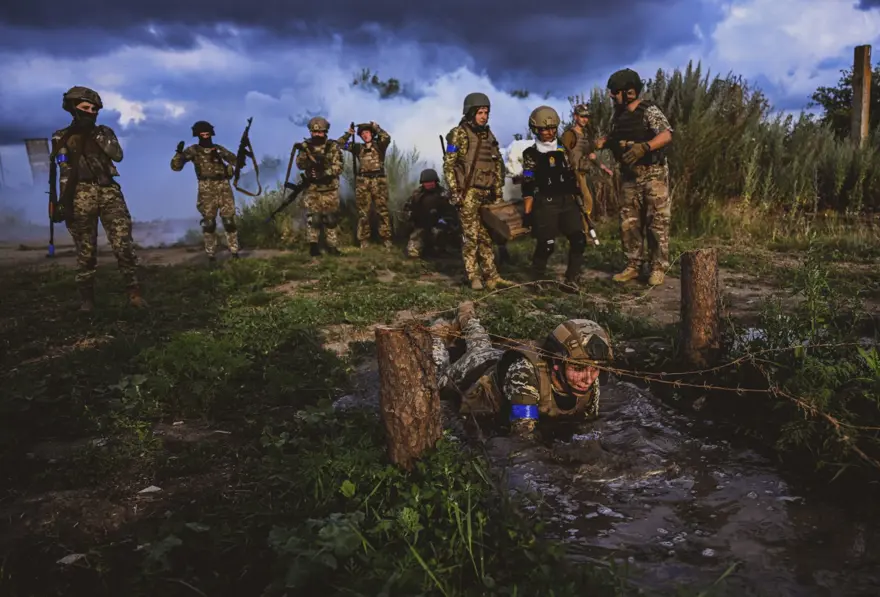 Ukraynalı kadınlar cephede görev almak için hazırlık yapıyor 35 Ukraynalı kadınlar cephede görev almak için hazırlık yapıyor 35