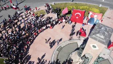 Taksim Cumhuriyet Anıtı'nda 19 Mayıs töreni
