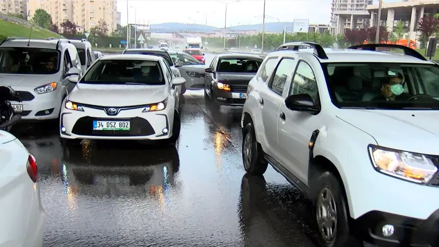 SÜRÜCÜLER KÖPRÜ ALTLARINA SIĞINDI 4