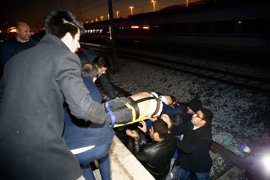 Ankara'da tren kazası: 9 kişi öldü, 84 kişi yaralandı 22