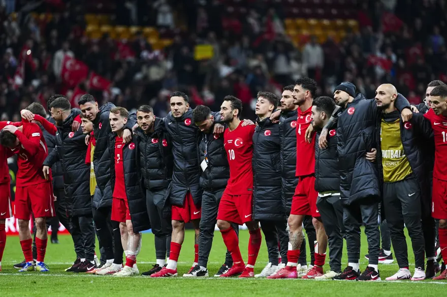 A Milli Takım'ın Macaristan zaferi sonrası hem övgü yağdı hem uyarı geldi: Aynen devam çocuklar | Aman Montella, dikkat 11 A Milli Takım'ın Macaristan zaferi sonrası hem övgü yağdı hem uyarı geldi: Aynen devam çocuklar | Aman Montella, dikkat 11