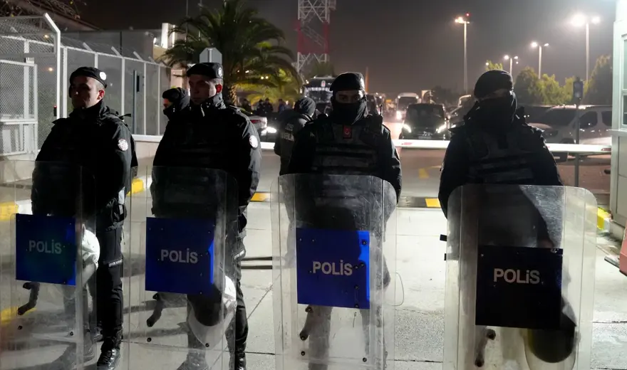 Havalimanında protesto: Beşiktaş taraftarından takıma büyük tepki 7