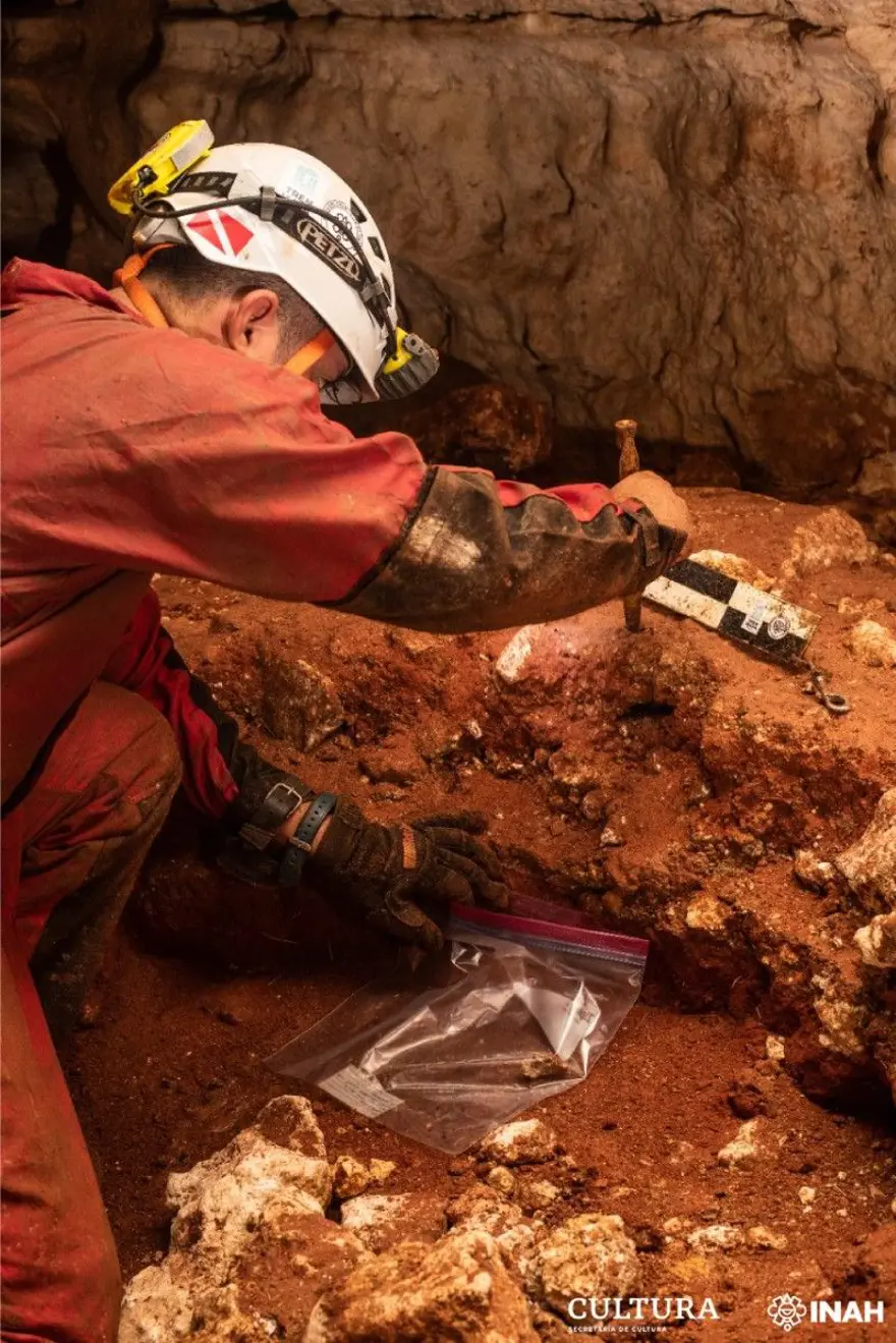 Meksika’da Mayalara ait bin yıldan eski bir kano bulundu 4
