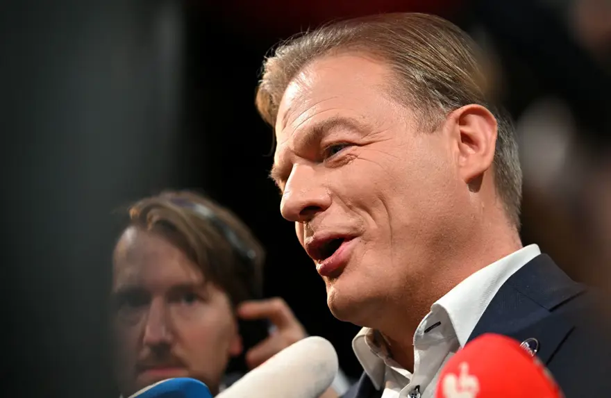 Hollanda'da yabancı düşmanı Wilders kazandı 13