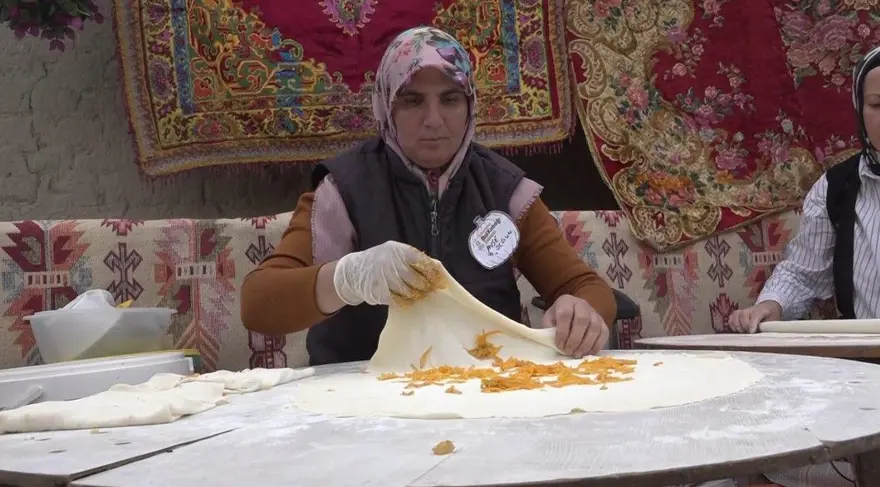 Bal kabaklı gözleme ilginç lezzeti ile dikkat çekiyor 1