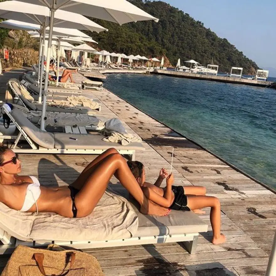 Serenay Sarıkaya: Yaz bitmedi bitemez (Ünlü isimlerin tatil paylaşımları) 47