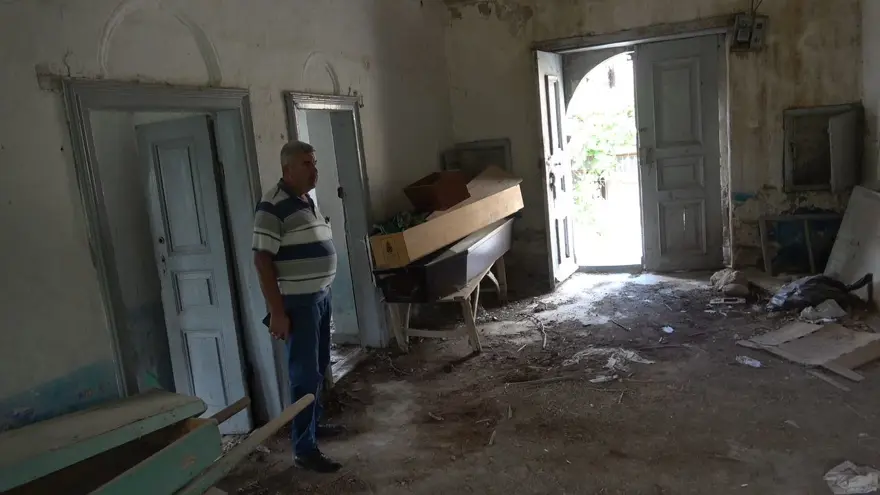 "Bir tarih yok oluyor" diyerek isyan etti: Defineciler talan etti 8 "Bir tarih yok oluyor" diyerek isyan etti: Defineciler talan etti 8