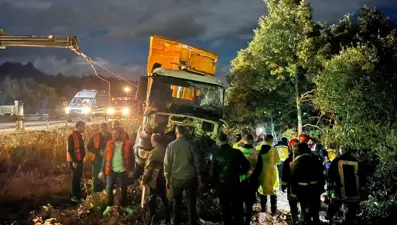 Konya'da kamyon şarampole devrildi: İki can kaybı var