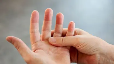 Parmak çıtlatmak zararlı bir alışkanlık mı? Harvardlı uzmanlar gerçeği açıkladı