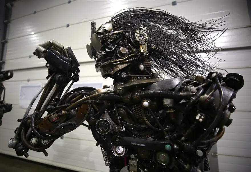Atık araç malzemeleri motor ustasının elinde sanat eserine dönüşüyor 4