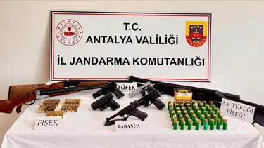 Antalya'da ruhsatsız silah operasyonu