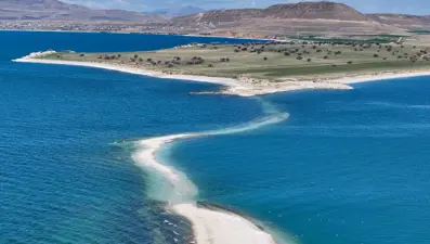 Van Gölü çekildikçe ortaya çıktı: Kuraklık devam ederse yeniden aktif hale gelecek