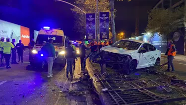 Sarıyer'de alkollü sürücünün kullandığı araç refüje girdi: 2 yaralı