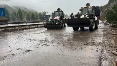Bilecik'te şiddetli yağış: Sel ulaşımı aksattı