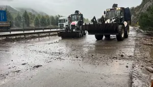 Bilecik'te şiddetli yağış: Sel ulaşımı aksattı