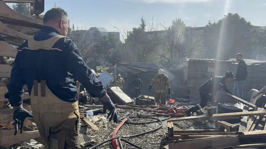 İstanbul'da işçi barakasında yangın 2 İstanbul'da işçi barakasında yangın 2